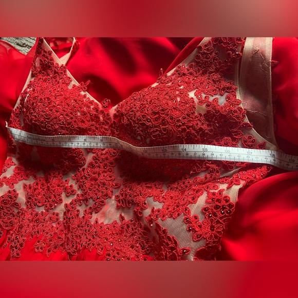 Red floral lace mesh bodice A-line grad dress / formal gown - Picture 5 of 9